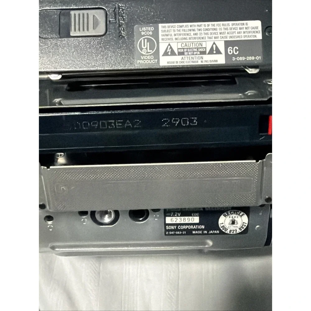 Sony Handycam DCR-TRV280 Digital 8 Silver Camcorder w/Battery, 2 Tapes Tested